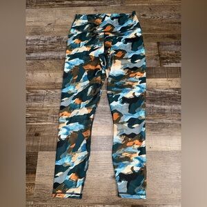 Fabletics Define High Waisted 7/8 Leggings Small Paint Brush Camo NWT